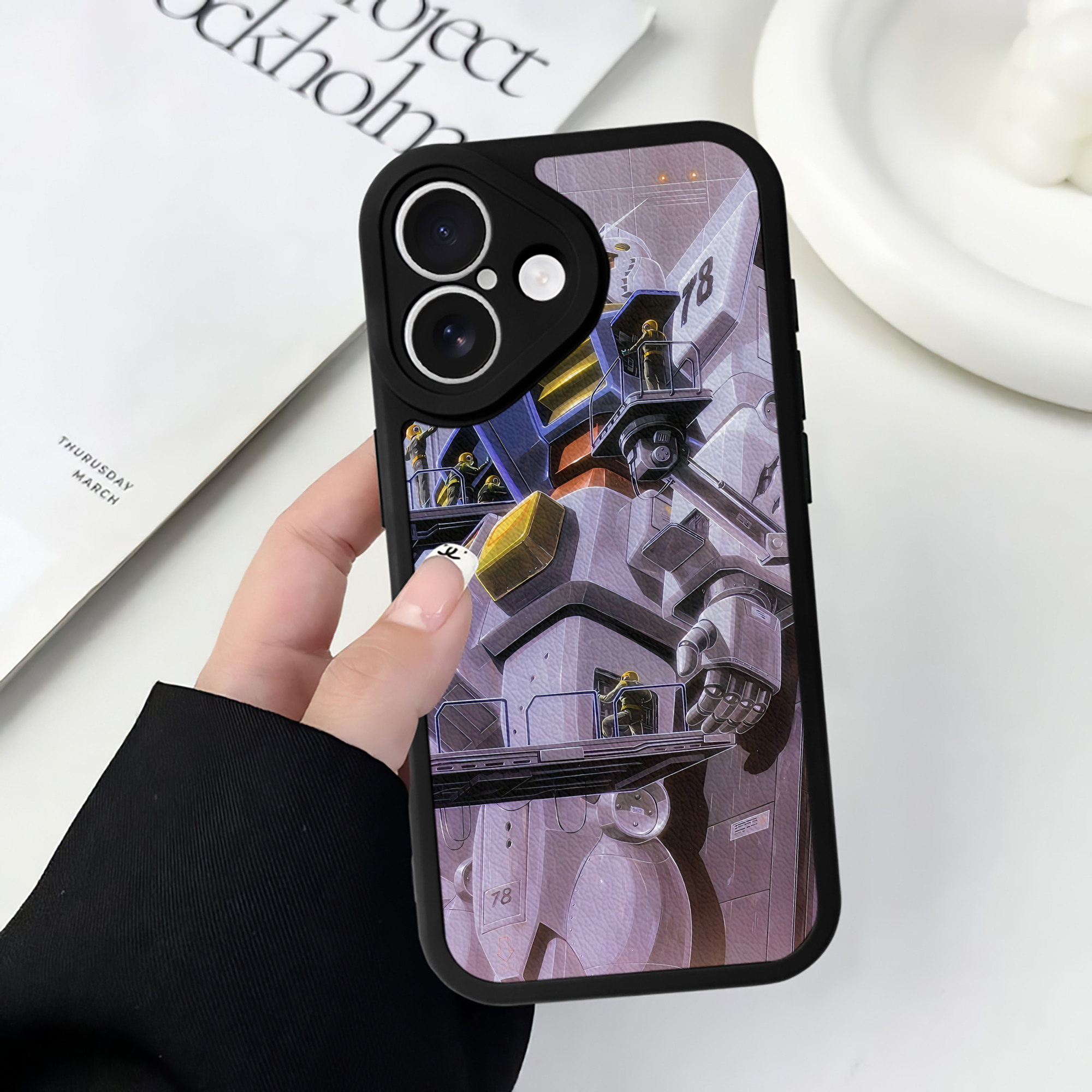 （画像用） 機動戦士ガンダム Mobile Suit Gundam 【iPhone 16シリーズ対応】シリコンスマホケース（レザー調） 材質：シリコン